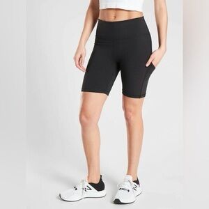 Athleta Ultimate Stash Pocket 7” Shorts in Black